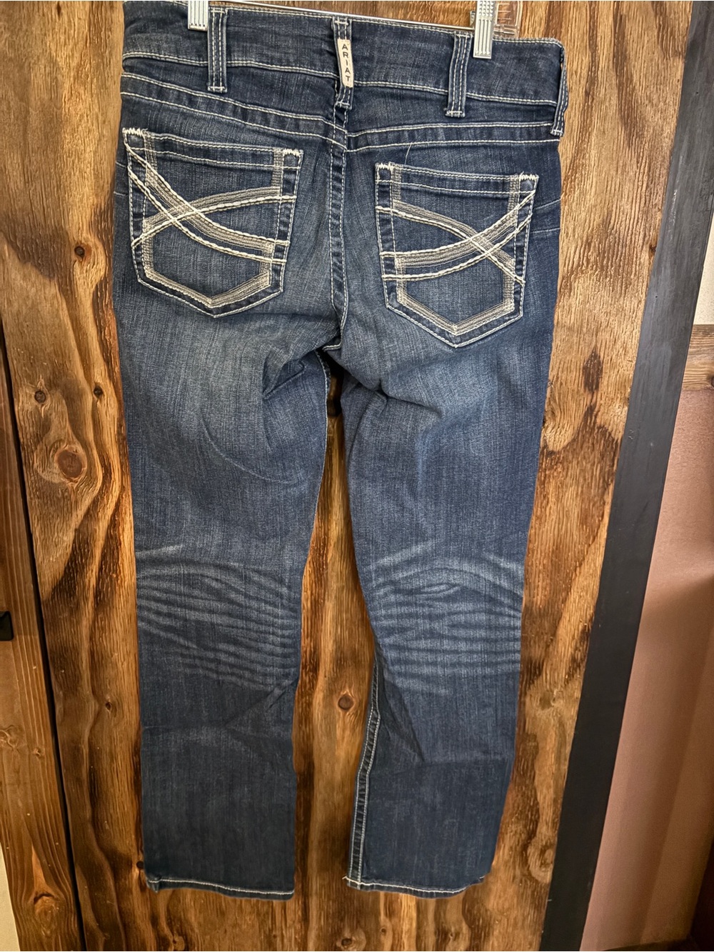 Ariat Womenβs Straight Leg Jeans in Faded Indigo with Contrast Stitching